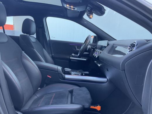 Mercedes-Benz GLA 180 Aut7 Solution AMG Pano.dak Stoel elctr+verw. Trekhaak Carplay Camera Business ActivLease financial lease