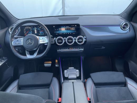 Mercedes-Benz GLA 180 Aut7 Solution AMG Pano.dak Stoel elctr+verw. Trekhaak Carplay Camera Business ActivLease financial lease