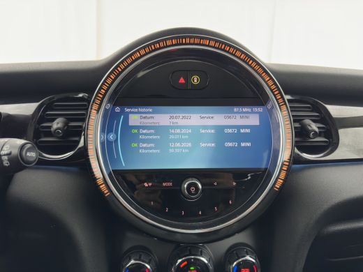 Mini Electric MINI Yours 33 kWh [3-Fase-11kW] {Soh-96%} (INCL.BTW) Aut. *HEAT-PUMP | LEATHER-FABRIC | FULL-LED ... ActivLease financial lease