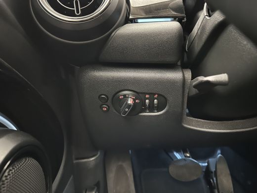 Mini Electric MINI Yours 33 kWh [3-Fase-11kW] {Soh-96%} (INCL.BTW) Aut. *HEAT-PUMP | LEATHER-FABRIC | FULL-LED ... ActivLease financial lease