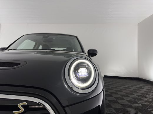 Mini Electric MINI Yours 33 kWh [3-Fase-11kW] {Soh-96%} (INCL.BTW) Aut. *HEAT-PUMP | LEATHER-FABRIC | FULL-LED ... ActivLease financial lease
