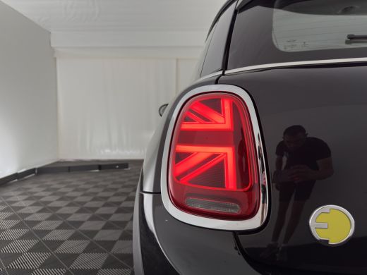 Mini Electric MINI Yours 33 kWh [3-Fase-11kW] {Soh-96%} (INCL.BTW) Aut. *HEAT-PUMP | LEATHER-FABRIC | FULL-LED ... ActivLease financial lease