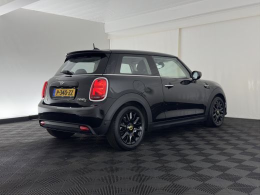 Mini Electric MINI Yours 33 kWh [3-Fase-11kW] {Soh-96%} (INCL.BTW) Aut. *HEAT-PUMP | LEATHER-FABRIC | FULL-LED ... ActivLease financial lease