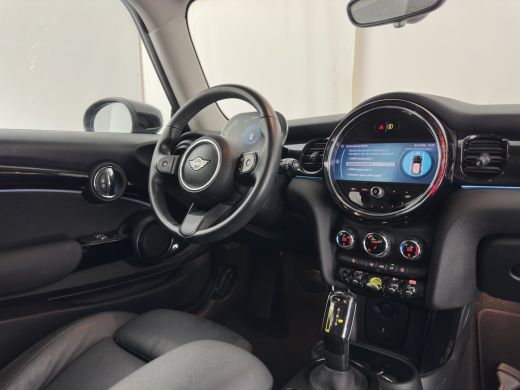 Mini Electric MINI Yours 33 kWh [3-Fase-11kW] {Soh-96%} (INCL.BTW) Aut. *HEAT-PUMP | LEATHER-FABRIC | FULL-LED ... ActivLease financial lease