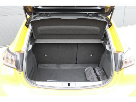 Peugeot 208 1.2 PureTech 130pk EAT8 GT Pack | Automaat | Navigatie | Camera | Alcantara | Stoelverwarming | F... ActivLease financial lease