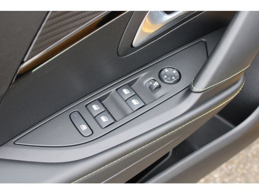 Peugeot 208 1.2 PureTech 130pk EAT8 GT Pack | Automaat | Navigatie | Camera | Alcantara | Stoelverwarming | F... ActivLease financial lease