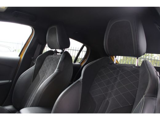 Peugeot 208 1.2 PureTech 130pk EAT8 GT Pack | Automaat | Navigatie | Camera | Alcantara | Stoelverwarming | F... ActivLease financial lease
