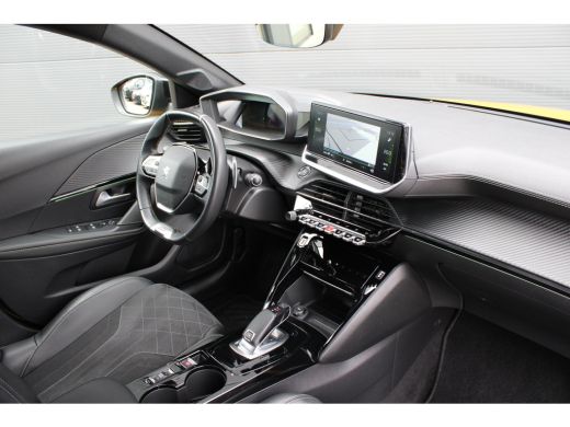 Peugeot 208 1.2 PureTech 130pk EAT8 GT Pack | Automaat | Navigatie | Camera | Alcantara | Stoelverwarming | F... ActivLease financial lease