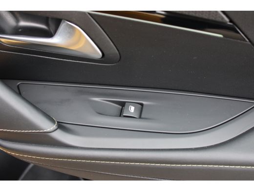 Peugeot 208 1.2 PureTech 130pk EAT8 GT Pack | Automaat | Navigatie | Camera | Alcantara | Stoelverwarming | F... ActivLease financial lease