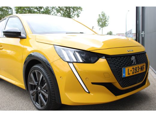 Peugeot 208 1.2 PureTech 130pk EAT8 GT Pack | Automaat | Navigatie | Camera | Alcantara | Stoelverwarming | F... ActivLease financial lease