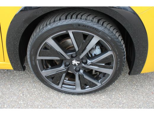 Peugeot 208 1.2 PureTech 130pk EAT8 GT Pack | Automaat | Navigatie | Camera | Alcantara | Stoelverwarming | F... ActivLease financial lease