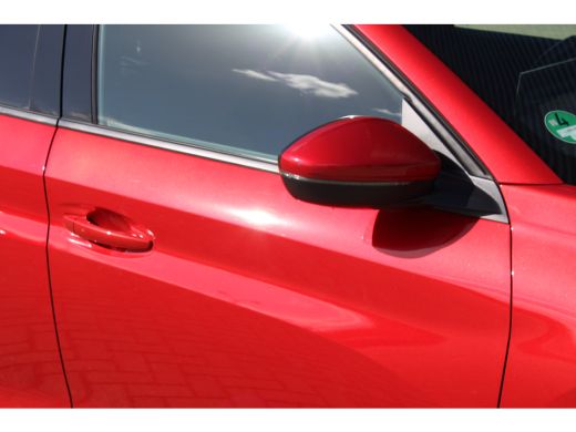 Peugeot 208 1.2 PureTech Allure Pack Automaat Navigatie | Trekhaak | Cruise Control | Climate Control ActivLease financial lease
