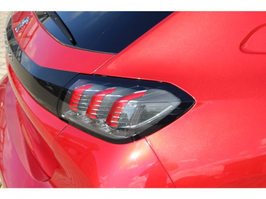 Peugeot 208 1.2 PureTech Allure Pack Automaat Navigatie | Trekhaak | Cruise Control | Climate Control ActivLease financial lease