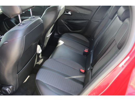 Peugeot 208 1.2 PureTech Allure Pack Automaat Navigatie | Trekhaak | Cruise Control | Climate Control ActivLease financial lease
