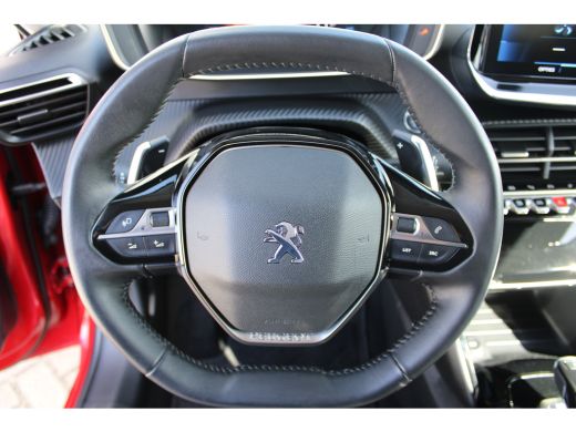 Peugeot 208 1.2 PureTech Allure Pack Automaat Navigatie | Trekhaak | Cruise Control | Climate Control ActivLease financial lease