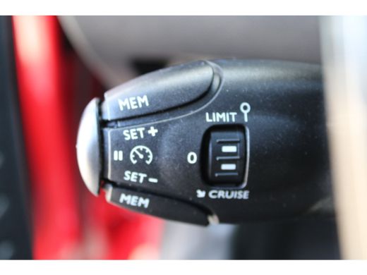 Peugeot 208 1.2 PureTech Allure Pack Automaat Navigatie | Trekhaak | Cruise Control | Climate Control ActivLease financial lease