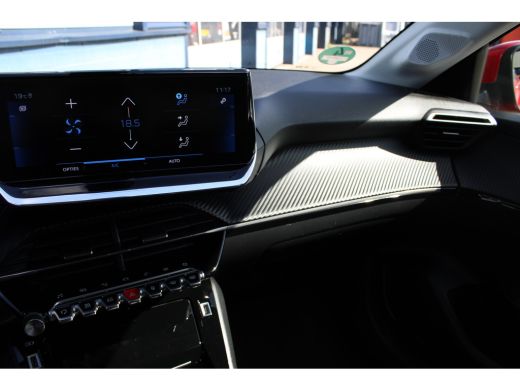 Peugeot 208 1.2 PureTech Allure Pack Automaat Navigatie | Trekhaak | Cruise Control | Climate Control ActivLease financial lease