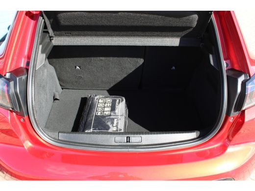 Peugeot 208 1.2 PureTech Allure Pack Automaat Navigatie | Trekhaak | Cruise Control | Climate Control ActivLease financial lease