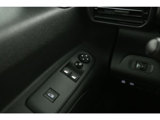 Peugeot Partner 1.5 BlueHDi 102PK | 3 Zits | Airco | Camera | Cruise | Trekhaak | Navi | Carplay ActivLease financial lease