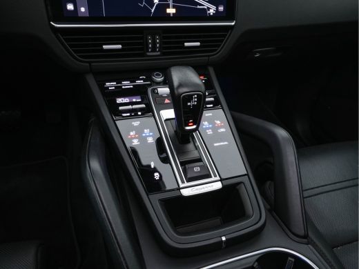 Porsche Cayenne 3.0 E-Hybrid AWD (Plug-in) {SoH-100%} (INCL-BTW) *PANO | LEATHER | FULL-LED | SPORTCHRONO | MEMOR... ActivLease financial lease