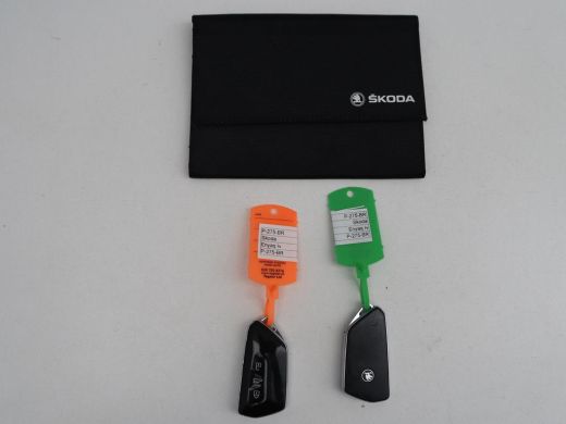 Skoda Enyaq iV | SOH 89,1% | Leder/alcantara | Stuur/stoel verwarming | Adaptive cruise | Carplay | Sfeerverlich... ActivLease financial lease