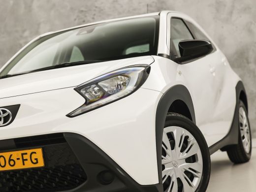Toyota Aygo 1.0 VVT-i MT Play (APPLE CARPLAY, NAVIGATIE, ADAPTIVE CRUISE, SPORTSTOELEN, LANE ASSIST, CAMERA, ... ActivLease financial lease