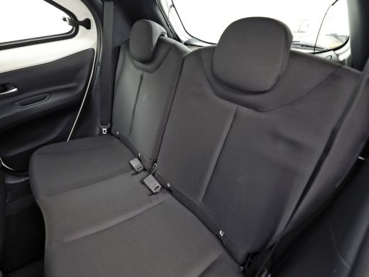 Toyota Aygo 1.0 VVT-i MT Play (APPLE CARPLAY, NAVIGATIE, ADAPTIVE CRUISE, SPORTSTOELEN, LANE ASSIST, CAMERA, ... ActivLease financial lease