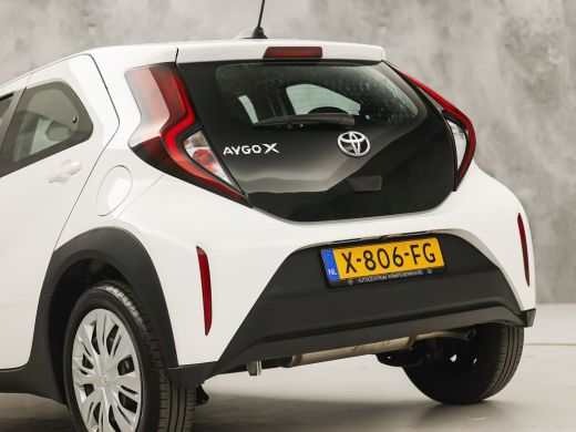 Toyota Aygo 1.0 VVT-i MT Play (APPLE CARPLAY, NAVIGATIE, ADAPTIVE CRUISE, SPORTSTOELEN, LANE ASSIST, CAMERA, ... ActivLease financial lease