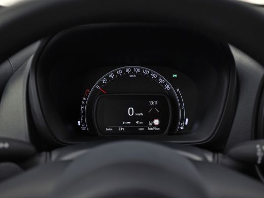 Toyota Aygo 1.0 VVT-i MT Play (APPLE CARPLAY, NAVIGATIE, ADAPTIVE CRUISE, SPORTSTOELEN, LANE ASSIST, CAMERA, ... ActivLease financial lease