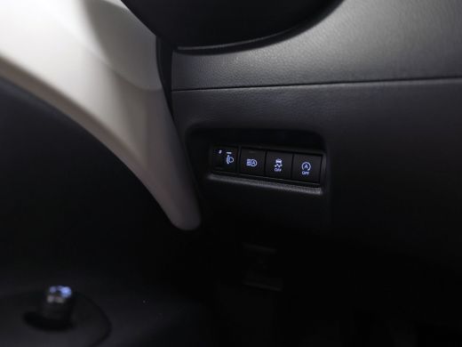 Toyota Aygo 1.0 VVT-i MT Play (APPLE CARPLAY, NAVIGATIE, ADAPTIVE CRUISE, SPORTSTOELEN, LANE ASSIST, CAMERA, ... ActivLease financial lease