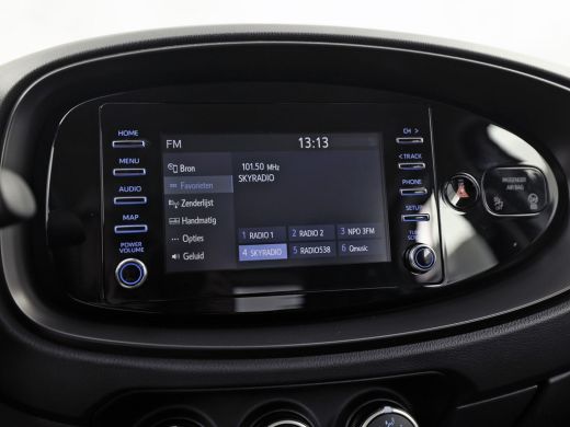 Toyota Aygo 1.0 VVT-i MT Play (APPLE CARPLAY, NAVIGATIE, ADAPTIVE CRUISE, SPORTSTOELEN, LANE ASSIST, CAMERA, ... ActivLease financial lease