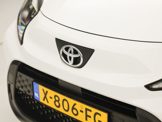 Toyota Aygo 1.0 VVT-i MT Play (APPLE CARPLAY, NAVIGATIE, ADAPTIVE CRUISE, SPORTSTOELEN, LANE ASSIST, CAMERA, ... ActivLease financial lease