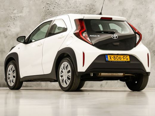 Toyota Aygo 1.0 VVT-i MT Play (APPLE CARPLAY, NAVIGATIE, ADAPTIVE CRUISE, SPORTSTOELEN, LANE ASSIST, CAMERA, ... ActivLease financial lease