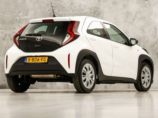 Toyota Aygo 1.0 VVT-i MT Play (APPLE CARPLAY, NAVIGATIE, ADAPTIVE CRUISE, SPORTSTOELEN, LANE ASSIST, CAMERA, ... ActivLease financial lease
