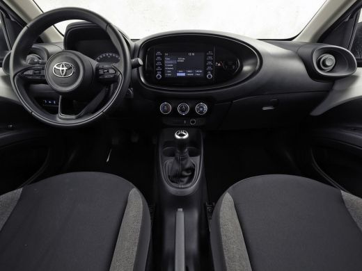 Toyota Aygo 1.0 VVT-i MT Play (APPLE CARPLAY, NAVIGATIE, ADAPTIVE CRUISE, SPORTSTOELEN, LANE ASSIST, CAMERA, ... ActivLease financial lease