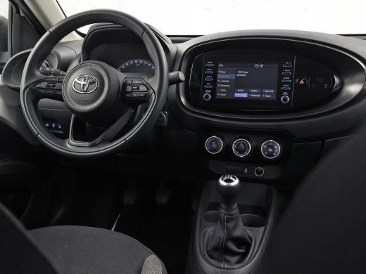 Toyota Aygo 1.0 VVT-i MT Play (APPLE CARPLAY, NAVIGATIE, ADAPTIVE CRUISE, SPORTSTOELEN, LANE ASSIST, CAMERA, ... ActivLease financial lease