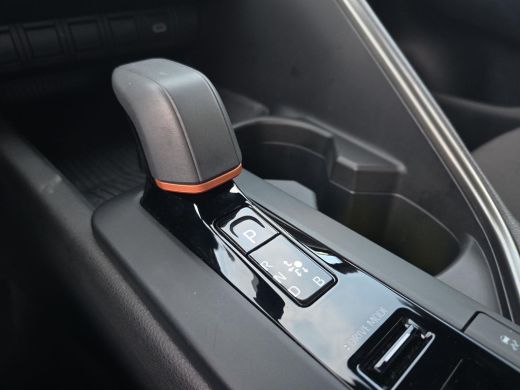 Toyota C-HR 1.8 Hybrid 140 Dynamic | NL Auto | Apple CarPlay | Navigatie | Rijklaar incl. garantie | ActivLease financial lease