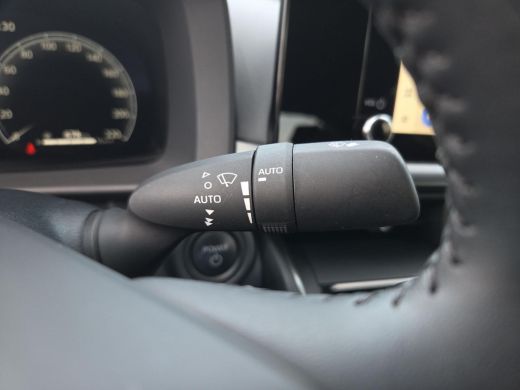 Toyota C-HR 1.8 Hybrid 140 Dynamic | NL Auto | Apple CarPlay | Navigatie | Rijklaar incl. garantie | ActivLease financial lease