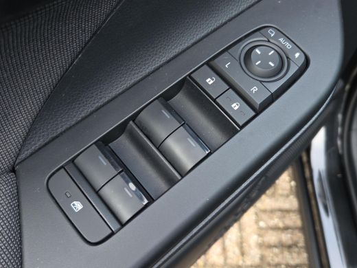 Toyota C-HR 1.8 Hybrid 140 Dynamic | NL Auto | Apple CarPlay | Navigatie | Rijklaar incl. garantie | ActivLease financial lease
