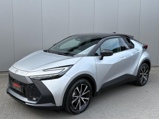 Toyota C-HR 1.8 Hybrid 140PK First Edition Bi-Tone/Winter-pack/Gr.-navigatie/Elektr.klep/Camera/Adapt.-cruise ActivLease financial lease