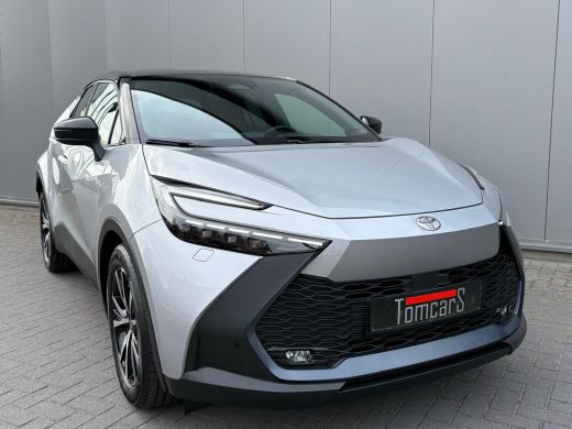 Toyota C-HR 1.8 Hybrid 140PK First Edition Bi-Tone/Winter-pack/Gr.-navigatie/Elektr.klep/Camera/Adapt.-cruise ActivLease financial lease