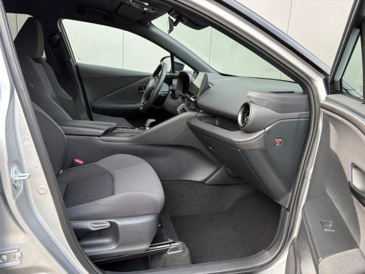 Toyota C-HR 1.8 Hybrid 140PK First Edition Bi-Tone/Winter-pack/Gr.-navigatie/Elektr.klep/Camera/Adapt.-cruise ActivLease financial lease