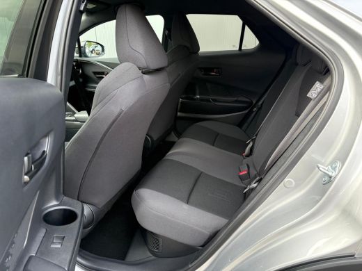 Toyota C-HR 1.8 Hybrid 140PK First Edition Bi-Tone/Winter-pack/Gr.-navigatie/Elektr.klep/Camera/Adapt.-cruise ActivLease financial lease