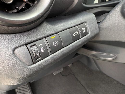 Toyota C-HR 1.8 Hybrid 140PK First Edition Bi-Tone/Winter-pack/Gr.-navigatie/Elektr.klep/Camera/Adapt.-cruise ActivLease financial lease