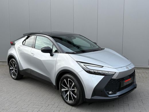 Toyota C-HR 1.8 Hybrid 140PK First Edition Bi-Tone/Winter-pack/Gr.-navigatie/Elektr.klep/Camera/Adapt.-cruise ActivLease financial lease