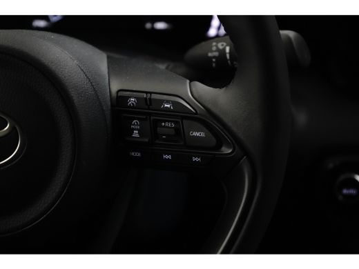 Toyota Yaris Hybrid Dynamic | Achteruitrijcamera | Airco (automatisch) | Apple Carplay/Android Auto|telefoonin... ActivLease financial lease