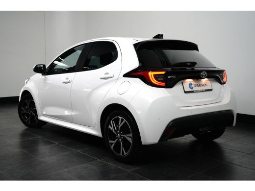 Toyota Yaris Hybrid Dynamic | Achteruitrijcamera | Airco (automatisch) | Apple Carplay/Android Auto|telefoonin... ActivLease financial lease