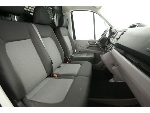 Volkswagen Crafter 2.0 TDI L3H3 141PK | 3000KG Trekgew. | Airco | Camera | 3 Zits | Trekhaak | Carplay | Parkeersens. ActivLease financial lease