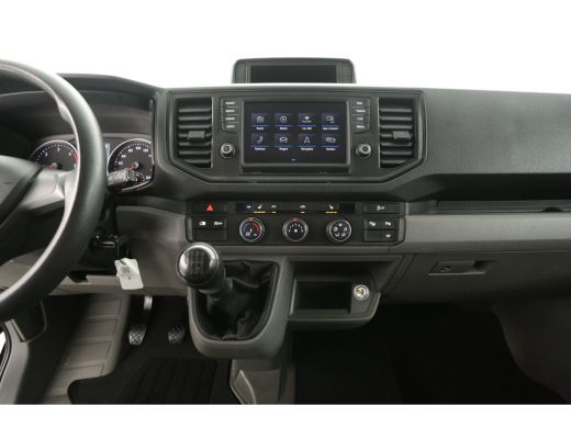 Volkswagen Crafter 2.0 TDI L3H3 141PK | 3000KG Trekgew. | Airco | Camera | 3 Zits | Trekhaak | Carplay | Parkeersens. ActivLease financial lease