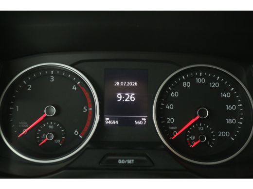 Volkswagen Crafter 2.0 TDI L3H3 141PK | 3000KG Trekgew. | Airco | Camera | 3 Zits | Trekhaak | Carplay | Parkeersens. ActivLease financial lease
